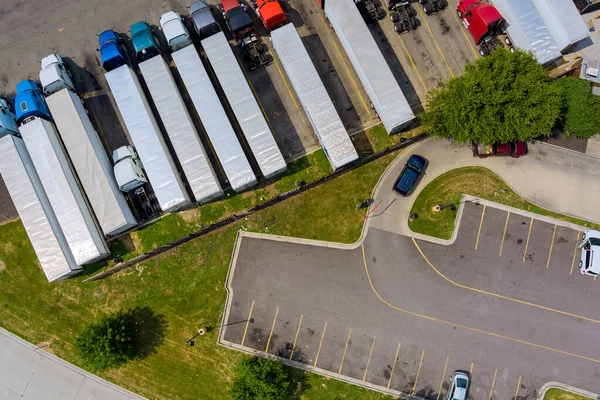 Luftaufnahme Des Parkplatzes Mit Lkw Auf Dem Transport Von Lkw — Stockfoto