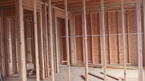 Drewniany dom budowy domu ramy wnętrza domu mieszkalnego — Wideo stockowe