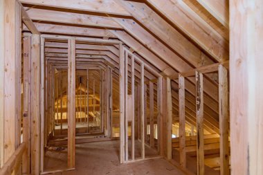 Yeni evin çerçeve kirişi inşaat halinde.