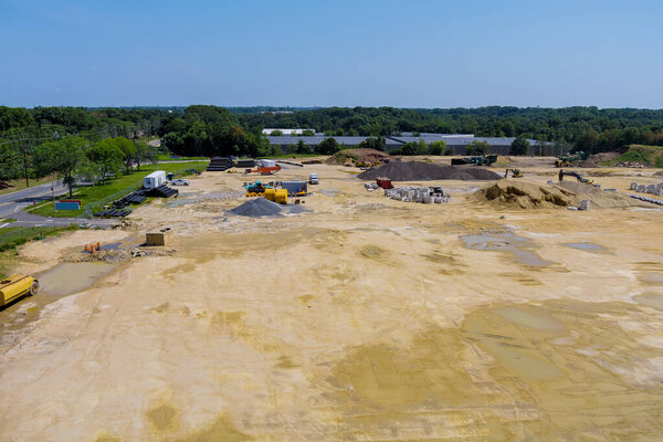 Вид с воздуха на строительство зарабатывает работу в новых жилых зданиях на рабочем месте