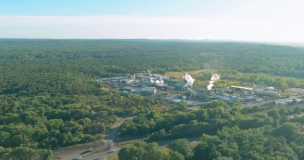 Vista panorâmica aérea sobre a produção de fábrica de produtos químicos da zona industrial — Vídeo de Stock