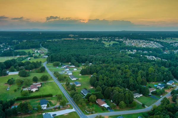 空中景观的住宅街道景观沸腾泉小镇的一个小城镇的高度在Sc美国 — 图库照片