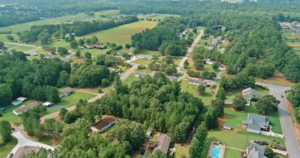 Vista aérea Boiling Springs cidade paisagem urbana de uma pequena área de dormir telhados das casas no campo na Carolina do Sul PT — Vídeo de Stock