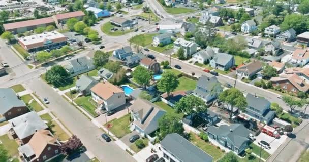 Panorama widok dzielnicy mieszkalnej w amerykańskim mieście, w Sayreville NJ — Wideo stockowe
