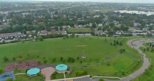 Panorama vista barrio residencial en la ciudad americana, en Woodbridge NJ — Vídeos de Stock