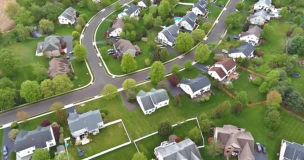 空中ビューアメリカの町、 Sayreville NJの住宅街の近代的な住宅街 — ストック動画
