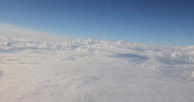 # Bulutlu parlak mavi bir yaz #