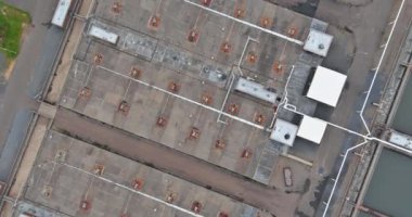 Bir atık su arıtma tesisinin hava görüntüsü kanalizasyon arıtma tesisi