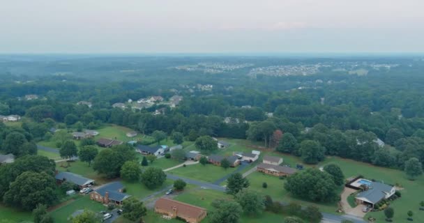 Панорама Вид на житловий район в американському місті, в Boiling Springs SC US — стокове відео