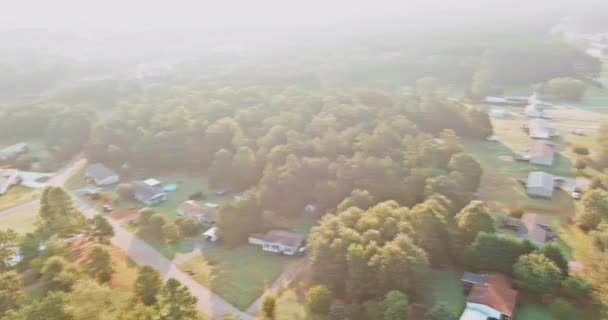 Vista aérea sobre a paisagem ruas residenciais Boiling Springs cidade de uma pequena cidade uma altura em SC EUA — Vídeo de Stock