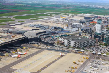 Avusturya Havaalanı 'nda 26 Nisan 2025 Viyana, Avusturya hava trafiği Viyana' da çeşitli uçaklar ile geniş bir havaalanında aktiftir.