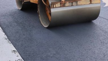 14 Ekim 2025 New York ABD Ağır Patenler İnşaat sırasında yola asfalt döşedi