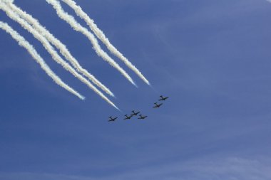 gökyüzü bulutlar uçak hava gösterisi