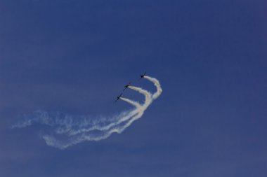 gökyüzü bulutlar uçak hava gösterisi