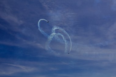 gökyüzü bulutlar uçak hava gösterisi