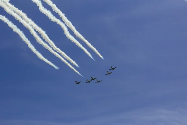 Sky clouds vliegtuigen luchtshow — Stockfoto