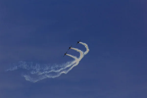 Niebo chmury samolot air show — Zdjęcie stockowe