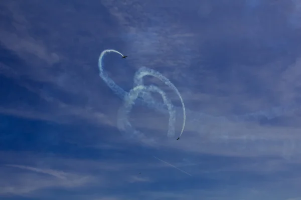 Niebo chmury samolot air show — Zdjęcie stockowe