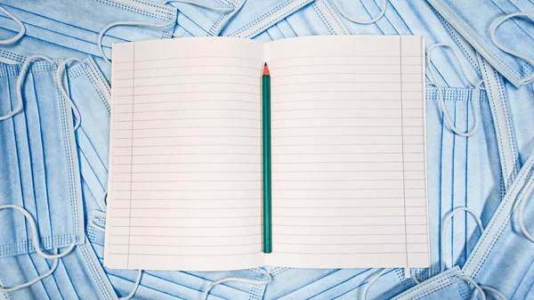 Close Shot Van Copybook Potlood Blauw Gezicht Reizen Chirurgische Hygiënische — Stockfoto