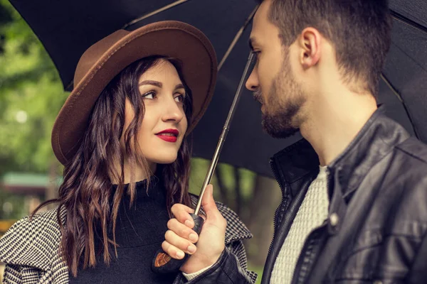 Portrait Young Loving Couple Walking City Park Use Umbrella Shelter — Stock Photo, Image