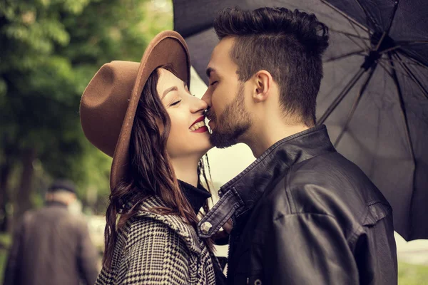 Portrait Young Loving Couple Walking City Park Use Umbrella Shelter — Stock Photo, Image