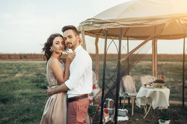Portrait Young Couple Dating Trasparent Tent Served Table Newlyweds Celebrate — Stock Photo, Image