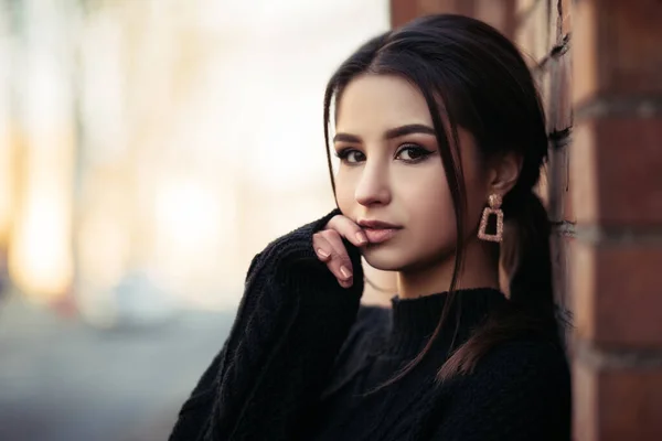 Close Estilo Vida Retrato Jovem Mulher Indiana Frio Rua Tempo — Fotografia de Stock