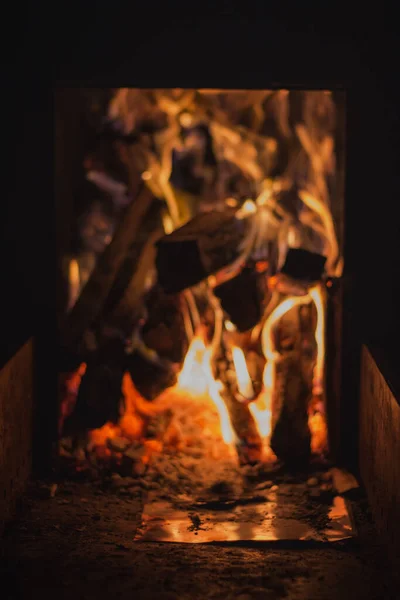Selective Focus Blur Bonfire Brazier Bright Fire Burns Wood — Stock Photo, Image