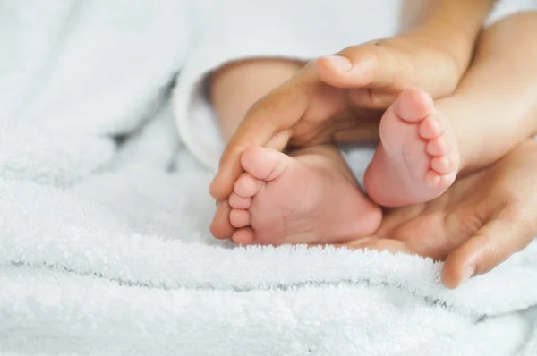 Hands and feet — Stock Photo, Image