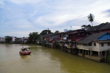 Kanal boyunca kentsel.