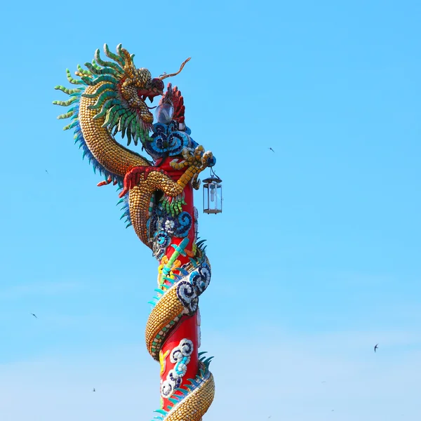 Китайская статуя дракона . — стоковое фото