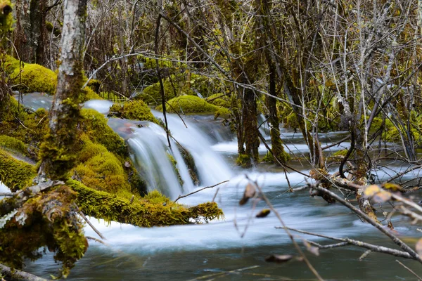 Wodospad w Parku Narodowego jiuzhaigou, Chiny — Zdjęcie stockowe