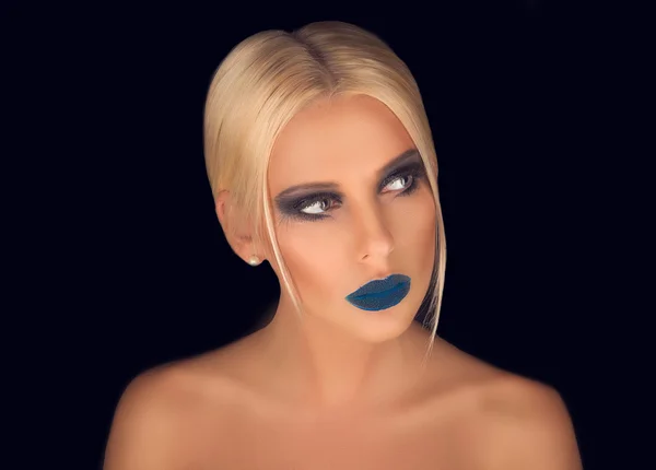 Portrét krásné blondýnka s kreativní make-up na — Stock fotografie