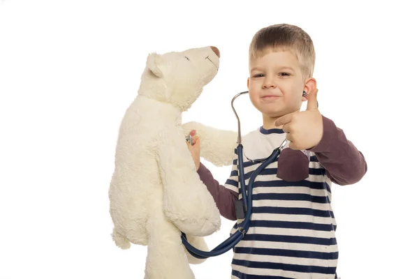 Niño pequeño con un estetoscopio en la mano —  Fotos de Stock