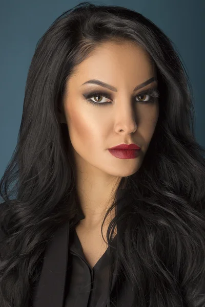 Portrait of a beautiful brunette — Stock Photo, Image