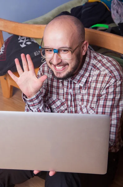 Funny nerd talks on the laptop — Stock Photo, Image