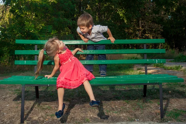 Little boy and girl playing — Stock Photo, Image