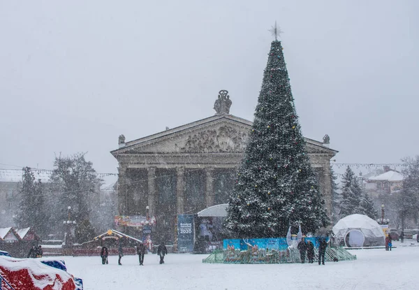 Ternopil Ukrajina 2020 Divadelní Náměstí Ternopolu Ukrajině Zasněženém Zimním Ránu — Stock fotografie