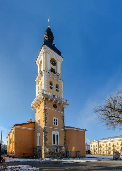 Kamianets Podilskyi ウクライナ01 2020 晴れた冬の朝にカマニエツ ポディルスキー歴史的中心部の旧市庁舎 — ストック写真