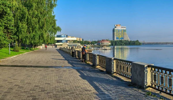 Днепр Украина 2020 Днепровская Городская Набережная Украине Солнечным Летним Утром — стоковое фото