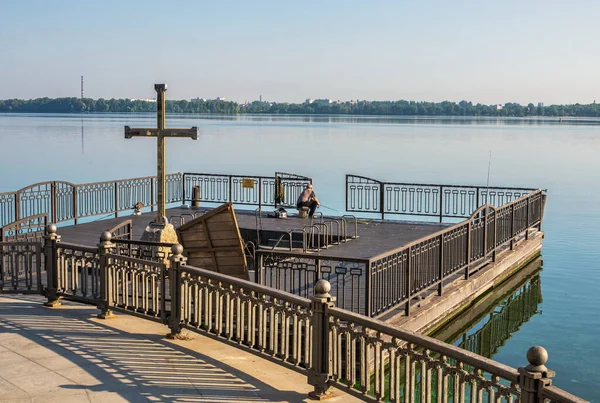 Dnipro Ukraine 2020 Fischer Dnipro Ufer Einem Sonnigen Sommermorgen — Stockfoto