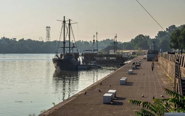 Dnipro Ucrânia 2020 Dnipro Aterro Cidade Ucrânia Uma Manhã Verão — Fotografia de Stock