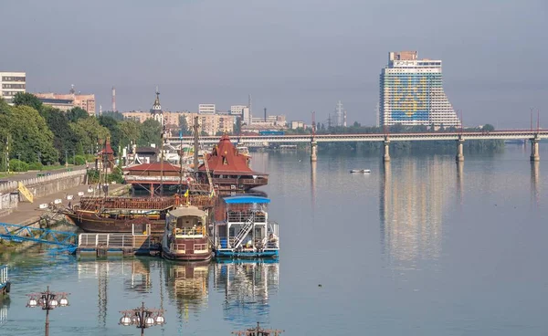 Dnipro Ucrânia 2020 Dnipro Aterro Cidade Ucrânia Dia Ensolarado Verão — Fotografia de Stock