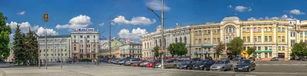 Charków Ukraina 2020 Plac Konstytucyjny Charkowie Ukraina Słoneczny Letni Dzień — Zdjęcie stockowe