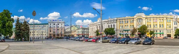 Χάρκοβο Ουκρανία 2020 Πλατεία Συντάγματος Στο Χάρκοβο Ουκρανία Μια Ηλιόλουστη — Φωτογραφία Αρχείου