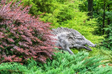 Kharkiv, Ukrayna 07.15.2020 Feldman 'ın Kharkiv, Ukrayna' daki ekoparkında park heykeli.