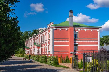 Kyiv, Ukrayna 07.09.2020. Aziz Panteleimon Katedrali Feofaniia Park, Kyiv, Ukrayna 'da güneşli bir yaz gününde