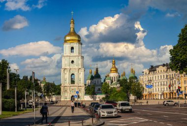 Kyiv, Ukrayna 07.11.2020. Ukrayna 'nın Kyiv kentindeki Aziz Sophia Katedrali' nde güneşli bir yaz sabahı