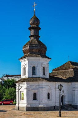Kyiv, Ukrayna 07.11.2020. Ukrayna, Kyiv 'deki Aziz Michaels Altın Kubbe Manastırı, güneşli bir yaz sabahı