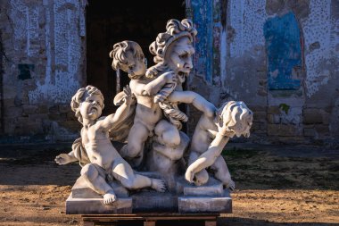 Ukrayna 'nın Odessa bölgesindeki Petrovka köyündeki Kuris malikanesi ya da Kuris şatosu yıkıldı.